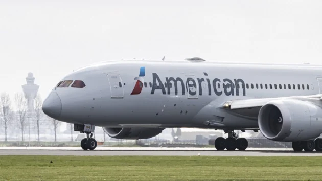 American Airlines flight returns to Vegas airport after flames, smoke seen in engine