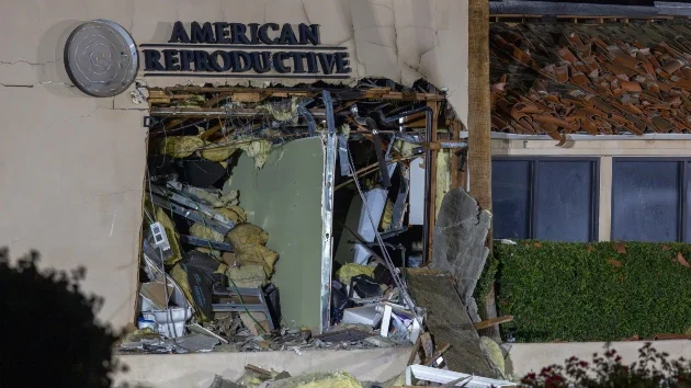 Alleged accomplice in California fertility clinic bombing dies in federal custody