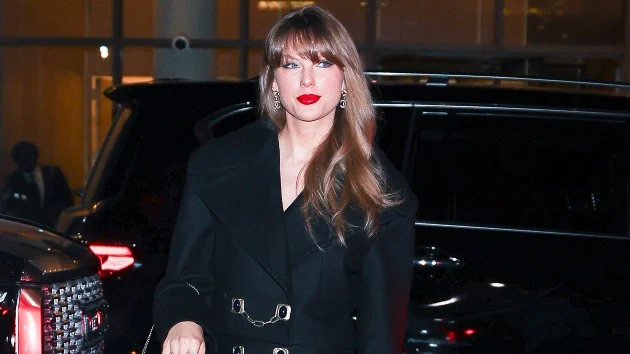 Making dreams come true: Taylor Swift visits Florida childrens hospital