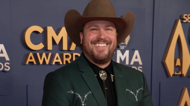 Mitchell Tenpenny books legendary show for Pro Football Hall of Fame