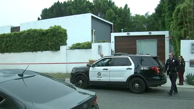 2 people found shot dead in home during welfare check in Los Angeles: Police