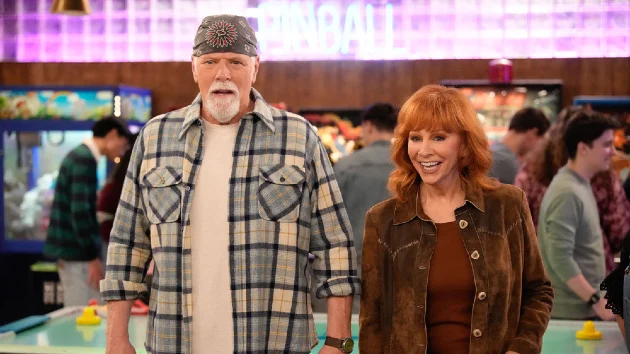 Is Reba getting romantic on ‘Happy’s Place’ this season?