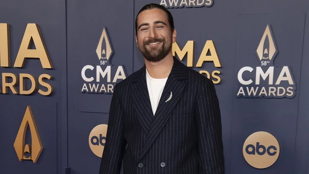 Noah Kahan sets benefit concert and golf tournament in — where else? — Vermont