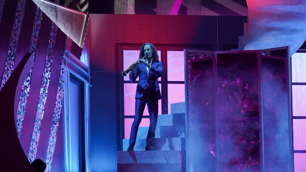 How Kenny G ended up opening the 2025 MTV VMAs