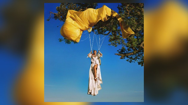 Doja Cat drops ‘adventurous’ album ‘Vie,’ casts mother in new ‘Gorgeous’ video