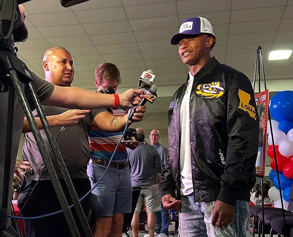 Evangel Christian Academy star quarterback Peyton “Pop” Houston commits to LSU