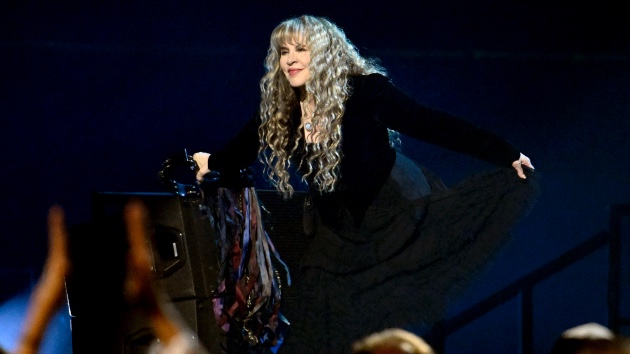 Stevie Nicks performs Fleetwood Mac track for the first time in over 40 years at Oregon concert