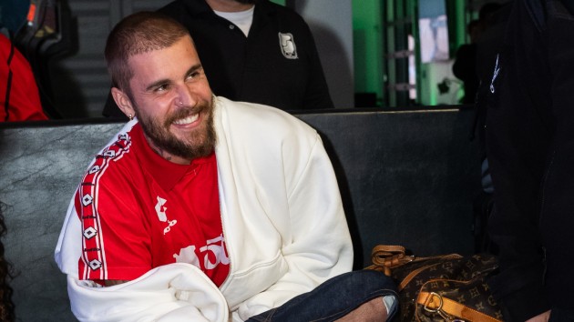 Watch Justin Bieber serenade Kendall Jenner at her 30th birthday party