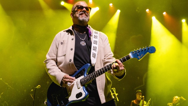 Raul Malo, singer of ’90s hitmakers The Mavericks, dead at 60