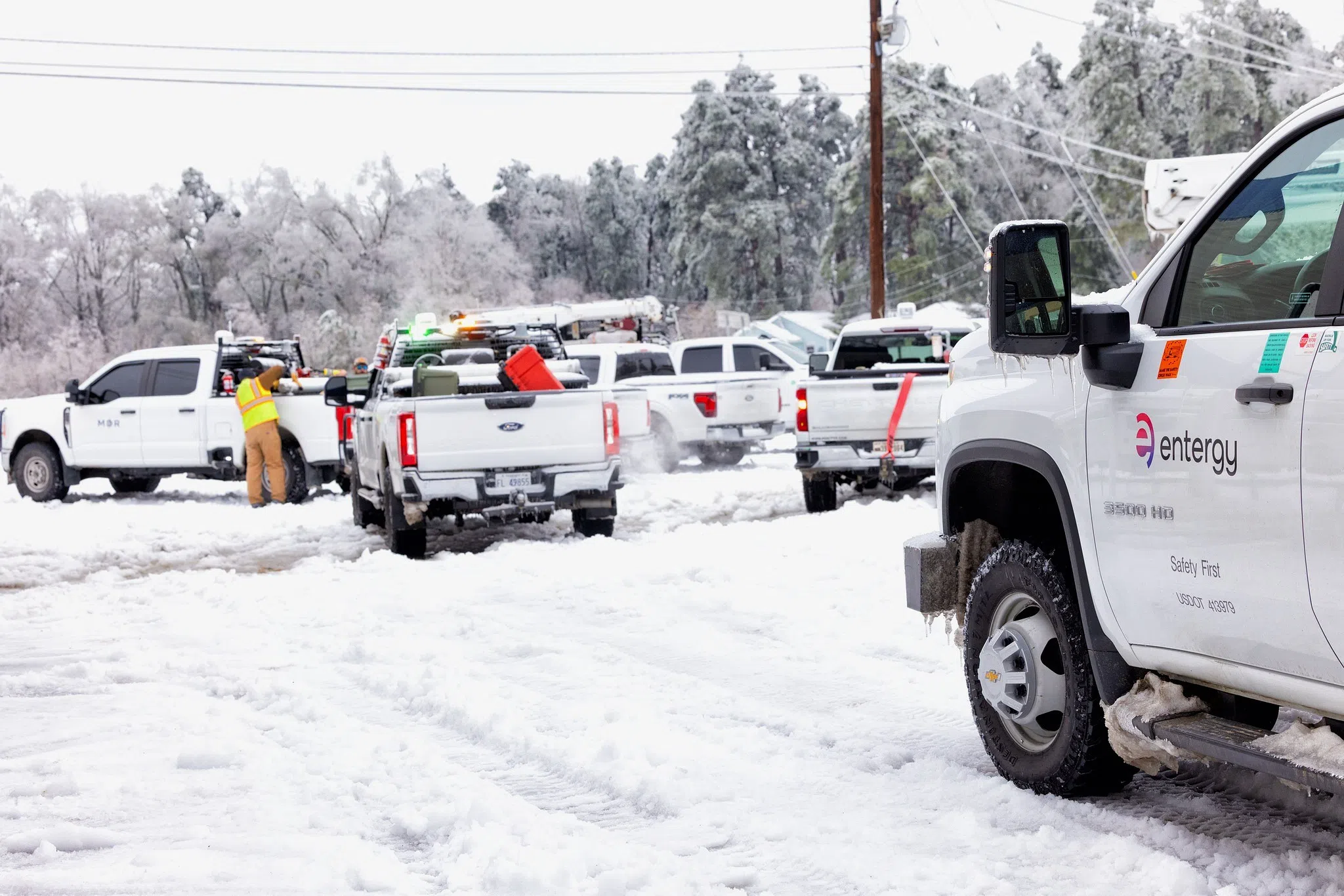 Ice storm update: Officials urge caution as efforts are underway to restore electricity to Louisiana residents still without power