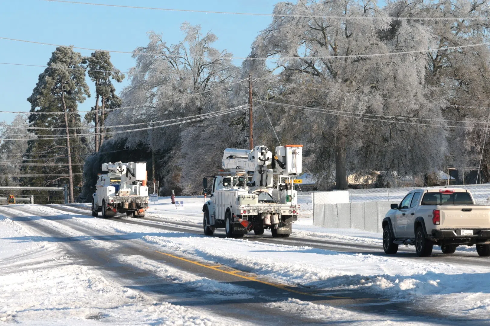 “Hell of a mess”: Power companies scramble to restore electricity as ice storm ravages North Louisiana