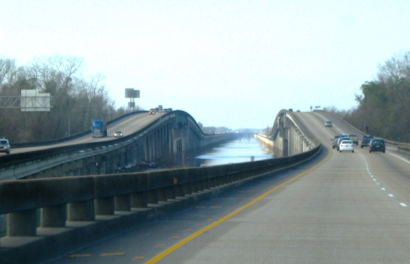 Louisiana State Police cite 26 commercial truck drivers for left lane violation on Atchafalaya Basin Bridge