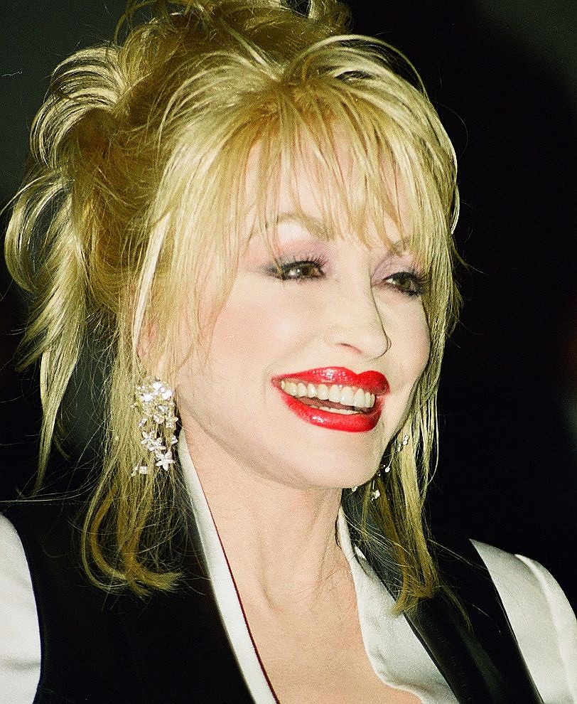 Natchitoches woman recalls interactions with Dolly Parton during filming of “Steel Magnolias”